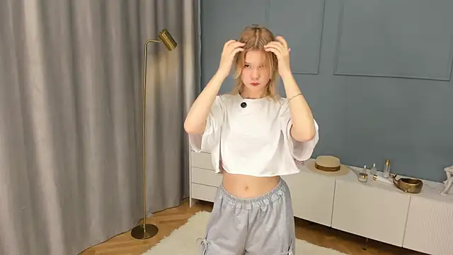 PhillisEsplin online show from November 21, 2025, 7:13 pm