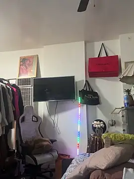 Motherbigbus online show from April 17, 2026, 11:57 am