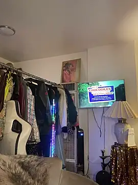 Motherbigbus online show from March 8, 2026, 2:04 am