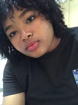 Snapshot of TuyaLes chatting on November 22, 2025, 9:02 pm TuyaLes online show from November 22, 2025, 9:02 pm