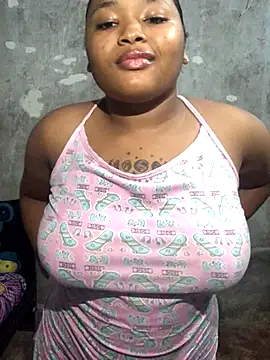 Snapshot of TuyaLes chatting on November 19, 2025, 2:00 am TuyaLes online show from November 19, 2025, 2:00 am