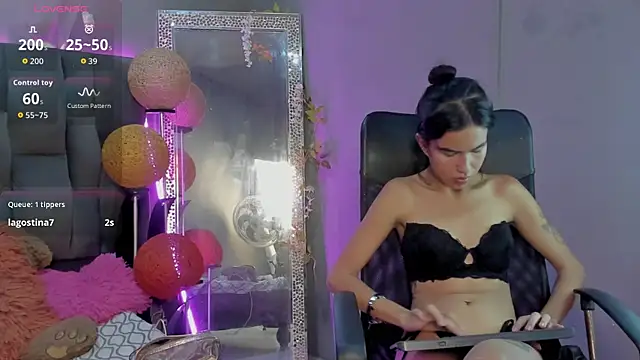 Snapshot of KatyaMonrroe chatting on January 15, 2026, 9:51 pm KatyaMonrroe online show from January 15, 2026, 9:51 pm