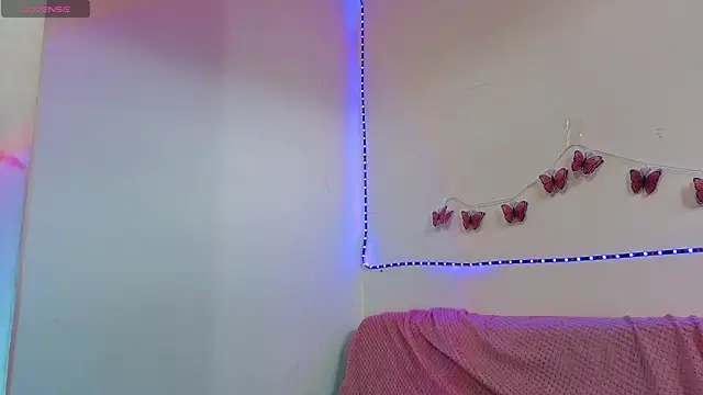 Snapshot of Kellybblue chatting on May 29, 2026, 9:43 pm Kellybblue online show from May 29, 2026, 9:43 pm