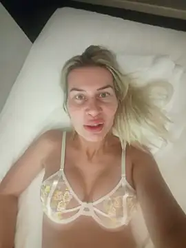 NaughtyClaudia  online show from November 22, 2025, 7:24 pm