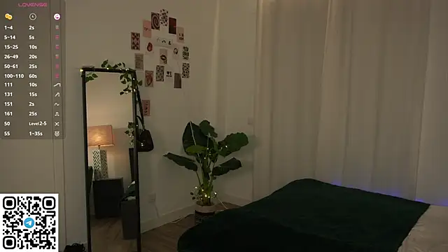 Snapshot of SoftSunday chatting on November 17, 2025, 3:21 am SoftSunday online show from November 17, 2025, 3:21 am