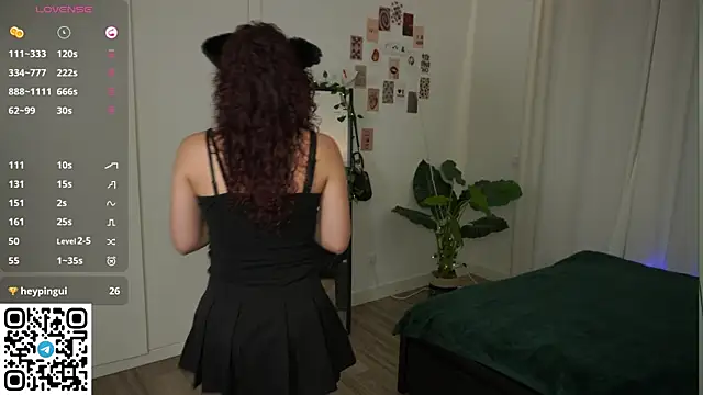 Snapshot of SoftSunday chatting on November 23, 2025, 2:32 am SoftSunday online show from November 23, 2025, 2:32 am