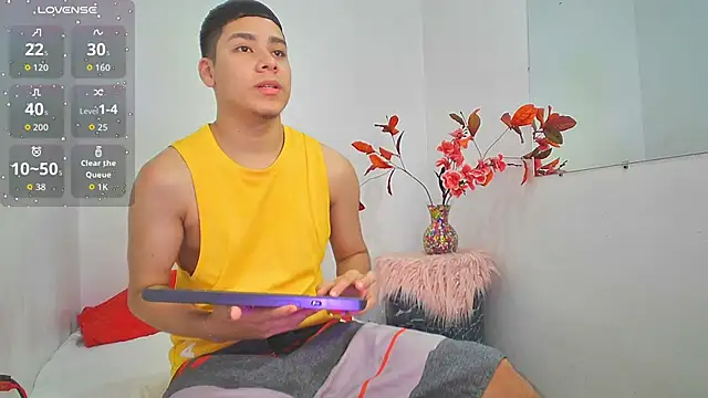 Snapshot of Lucastorrez01 chatting on November 25, 2025, 2:23 am Lucastorrez01 online show from November 25, 2025, 2:23 am