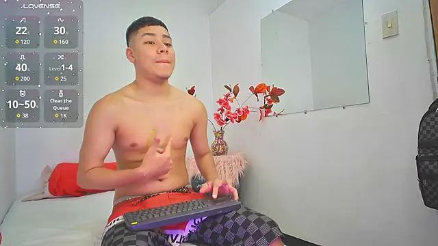 Snapshot of Lucastorrez01 chatting on November 27, 2025, 2:45 am Lucastorrez01 online show from November 27, 2025, 2:45 am