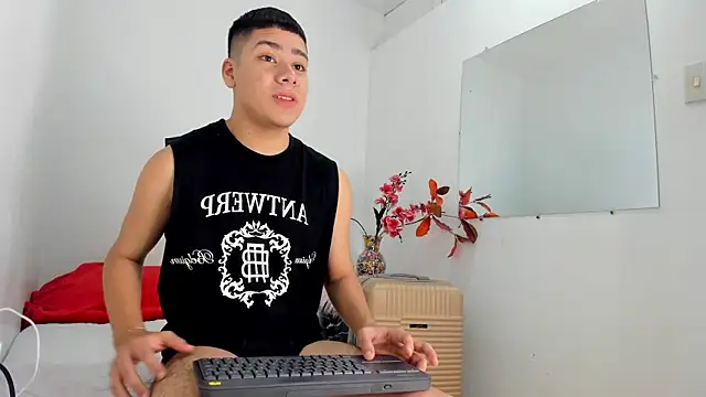 Lucastorrez01 online show from January 8, 2026, 7:03 am