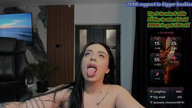 issabellaa04 online show from February 7, 2025, 10:52 pm