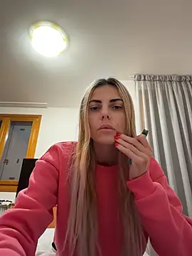 feliciafelon online show from November 28, 2025, 9:04 pm