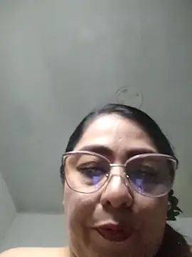   Nahomi online show from December 4, 2025, 8:41 pm