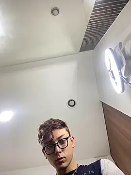 Snapshot of Boyfriend-Hot chatting on November 19, 2025, 6:19 pm Boyfriend-Hot online show from November 19, 2025, 6:19 pm