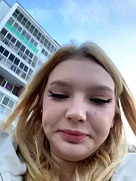 ErikaMuse online show from November 20, 2025, 4:13 am