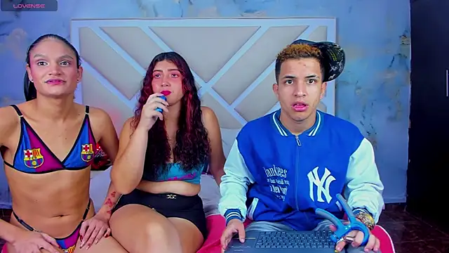 Snapshot of TrioPecadoVIP chatting on November 22, 2025, 6:45 am TrioPecadoVIP online show from November 22, 2025, 6:45 am