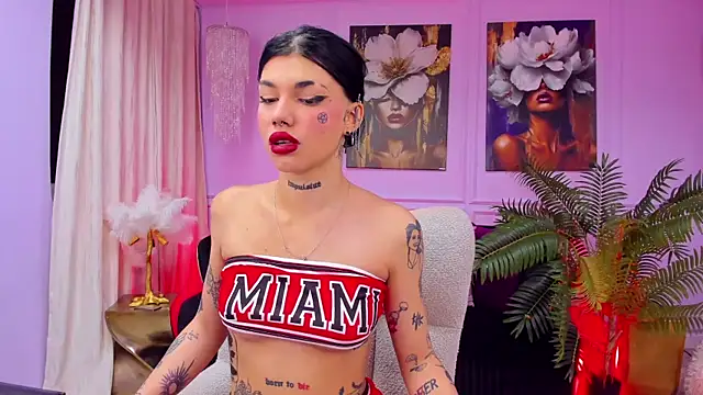 YasminWild online show from December 4, 2025, 4:33 am