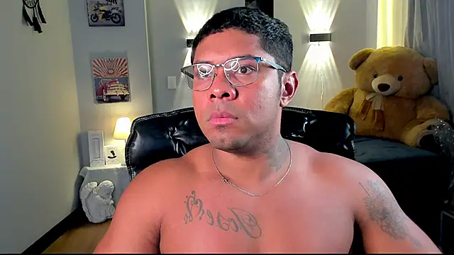 LEONHDZ online show from November 30, 2025, 8:42 pm