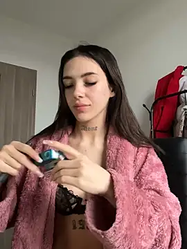 lunababy77 online show from February 6, 2026, 3:08 pm