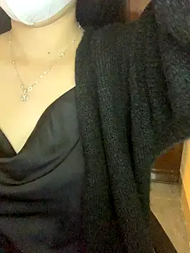 Hanni 22 online show from November 24, 2025, 8:03 am