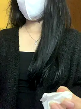 Hanni 22 online show from November 20, 2025, 4:18 pm