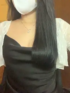 Hanni 22 online show from November 23, 2025, 2:38 pm