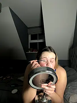 Blonde Bunny online show from December 2, 2025, 5:58 pm