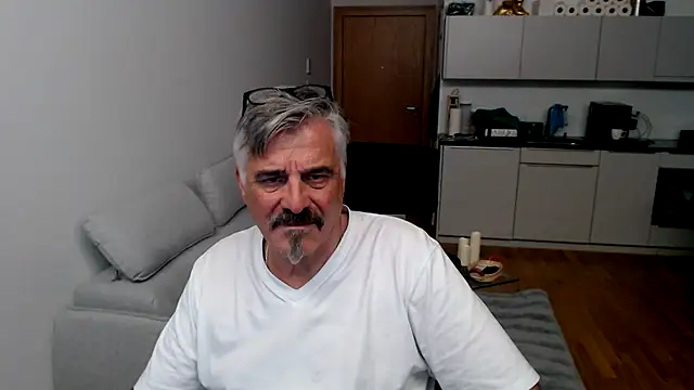 Buidapest online show from January 17, 2026, 11:08 pm