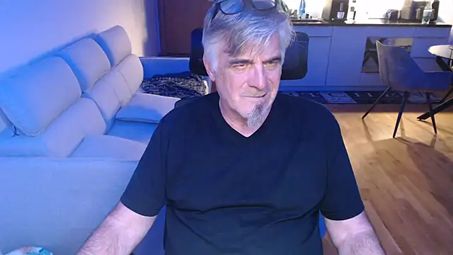 Buidapest online show from April 17, 2026, 1:08 am