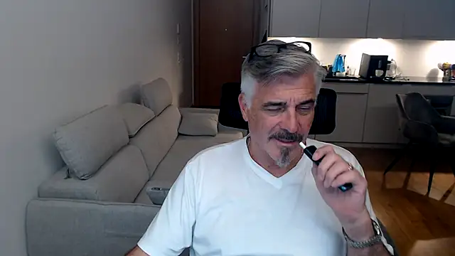 Buidapest online show from February 28, 2026, 4:34 am