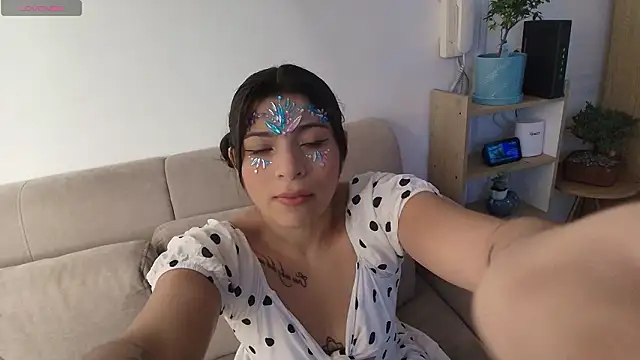 Emyii  online show from March 6, 2026, 2:39 am