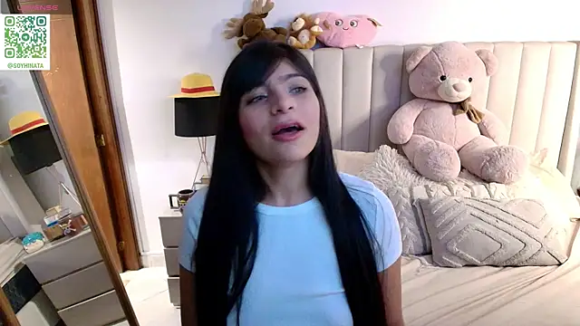 Snapshot of Emyii_ chatting on May 4, 2026, 12:36 am Emyii online show from May 4, 2026, 12:36 am