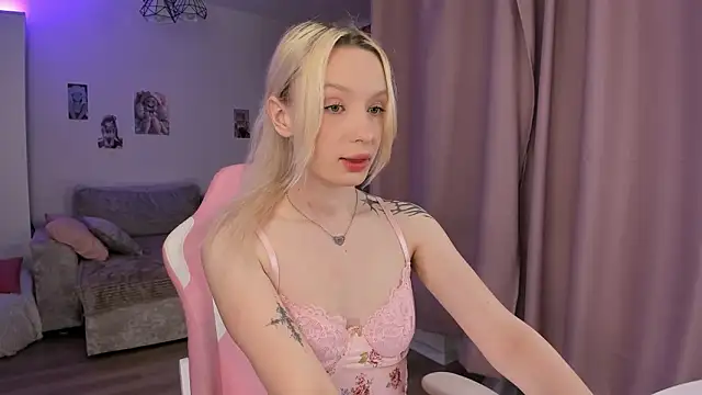 Tiffany Paw online show from March 26, 2026, 3:27 am