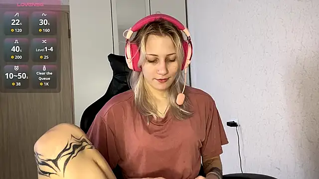 Snapshot of FoxySable chatting on November 23, 2025, 8:13 am FoxySable online show from November 23, 2025, 8:13 am