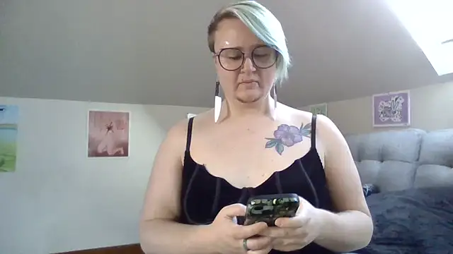 queerlyjaz online show from November 30, 2025, 6:41 pm