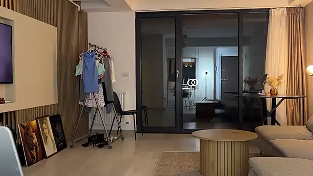 Jolienne online show from March 30, 2026, 7:59 pm