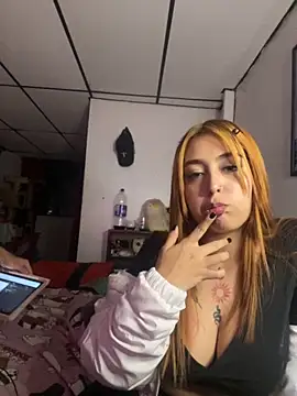 Snapshot of LeahCat69 chatting on November 17, 2025, 3:10 am LeahCat69 online show from November 17, 2025, 3:10 am