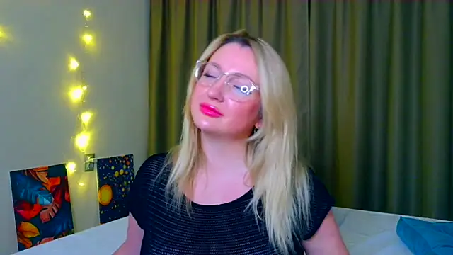 MilaLove   online show from November 27, 2025, 5:02 pm