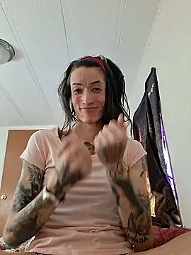 Snapshot of MaitressePomme3 chatting on November 19, 2025, 2:17 pm MaitressePomme3 online show from November 19, 2025, 2:17 pm