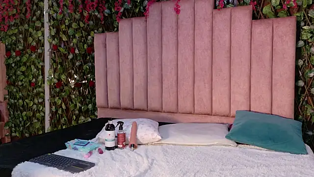 MiaJanss online show from January 16, 2026, 3:05 pm