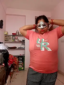 CUTE-LOVE-SWEETS online show from February 13, 2026, 4:01 am