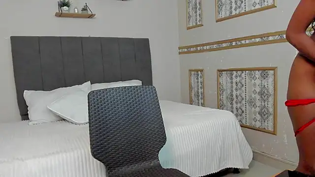 Snapshot of MIssZhoe chatting on November 18, 2025, 11:57 am MIssZhoe online show from November 18, 2025, 11:57 am