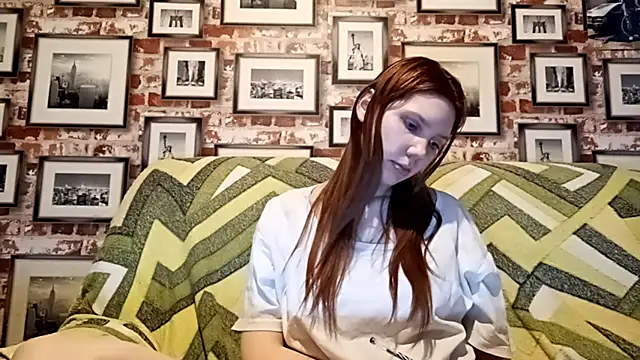 Snapshot of EvieBaggette chatting on December 3, 2025, 6:14 am EvieBaggette online show from December 3, 2025, 6:14 am