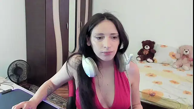 bettyButterfly online show from May 28, 2026, 11:05 am