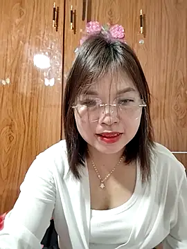 Snapshot of Cover-baa chatting on February 15, 2026, 9:36 pm Cover-baa online show from February 15, 2026, 9:36 pm