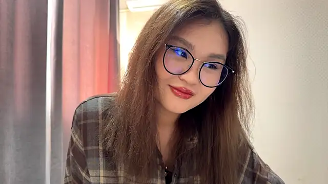 HoneyKitsu online show from November 21, 2025, 8:35 am