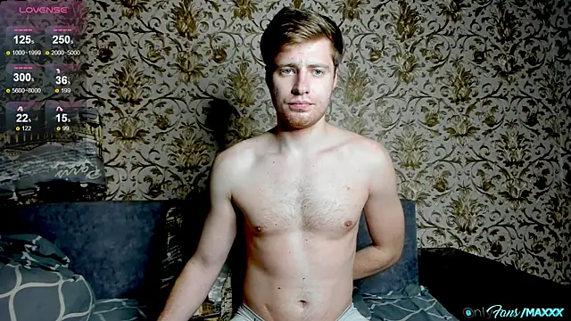 Maxhornyblondieman online show from April 1, 2026, 5:43 pm