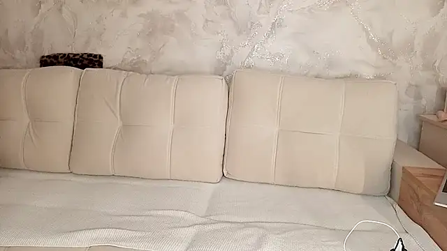 MileyMyth online show from November 28, 2025, 11:10 am