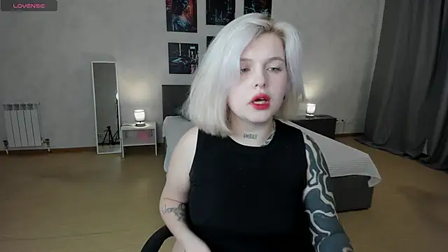 shadow  purrr online show from November 26, 2025, 1:27 am