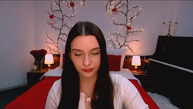 Snapshot of charming_berry chatting on November 28, 2025, 8:20 pm charming berry online show from November 28, 2025, 8:20 pm