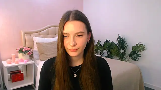 Snapshot of charming_berry chatting on November 18, 2025, 10:07 am charming berry online show from November 18, 2025, 10:07 am